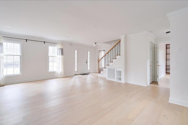 Building Photo - 2437 Tilghman Cir