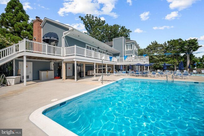 Building Photo - 4422 Neptune Dr