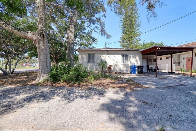 Building Photo - 4845-4825 25th Ave N