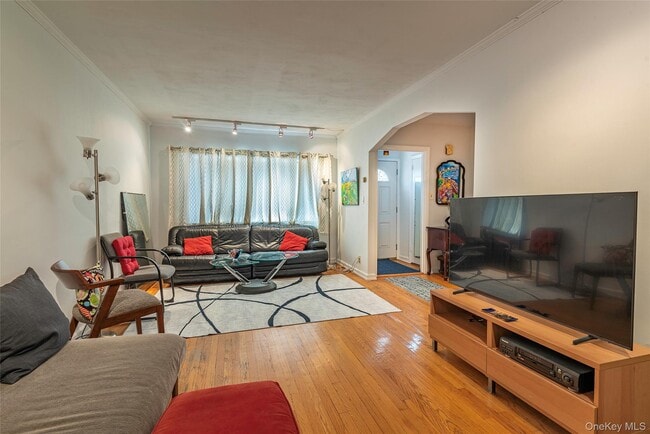 Building Photo - 65-25 Alderton St