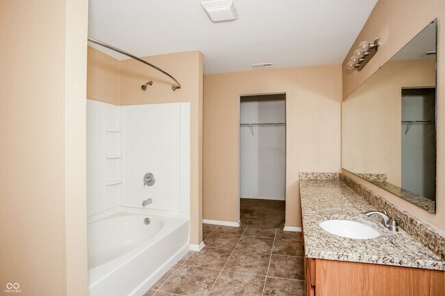 Building Photo - 10902 Spirit Dr