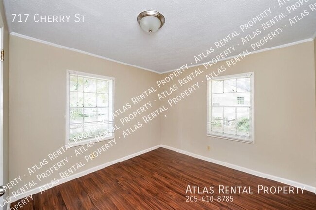 Building Photo - 717 Cherry St