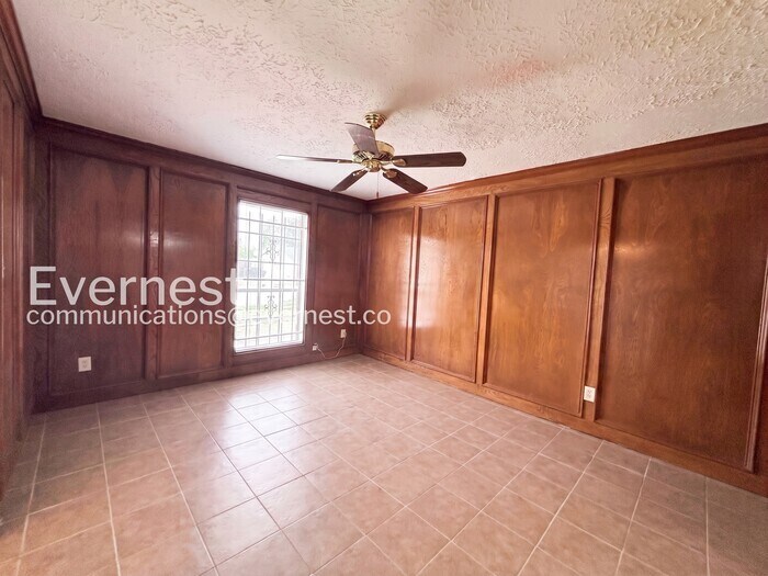 Building Photo - 10938 MacKenzie Dr