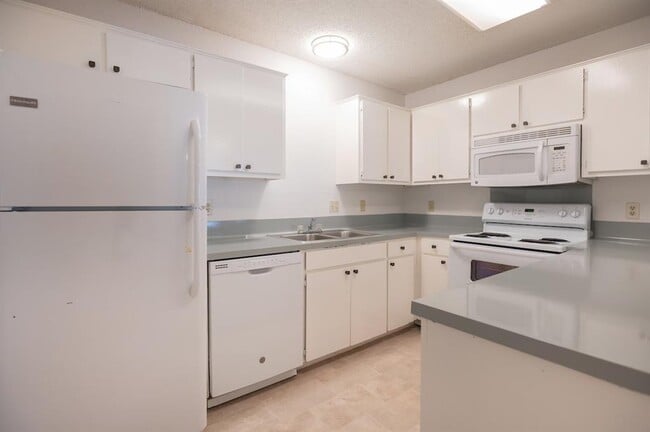 Building Photo - 608 Old Manchaca Rd