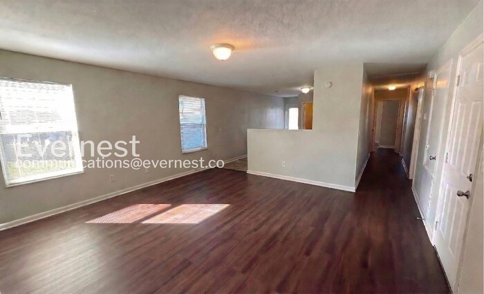 Building Photo - 183 Cloverbrook Dr