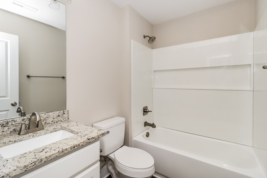 Building Photo - 1020 N Oakwood St