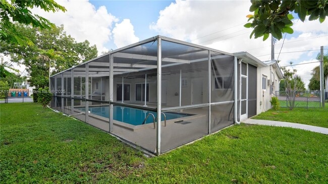 Building Photo - 8942 SW 16th St