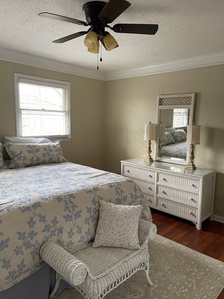 Building Photo - 348 River Rd