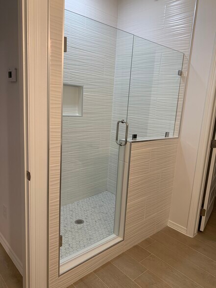 Shower and Sink - 918 N Spruce St