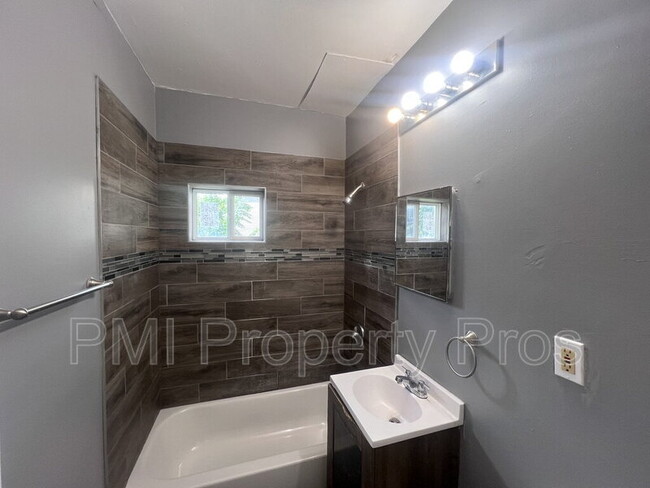 Building Photo - 1536 N 38th St