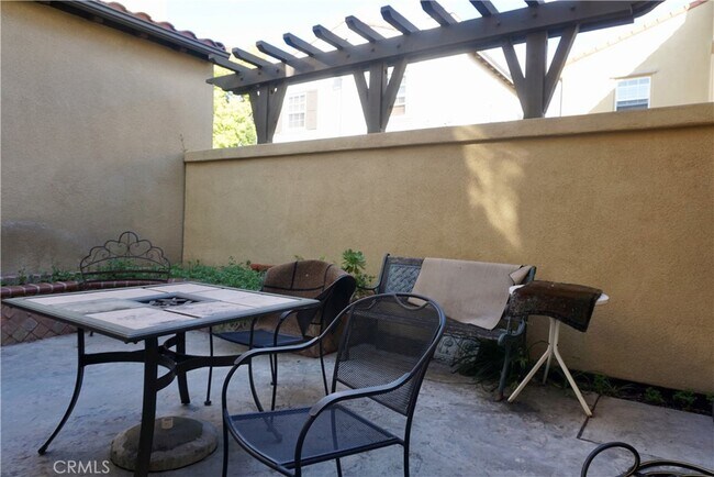 Building Photo - 72 Chantilly-