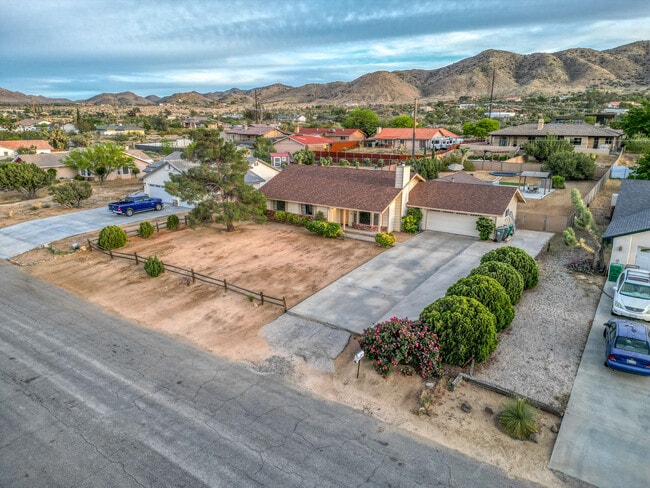 Building Photo - 57731 San Tropeze Dr
