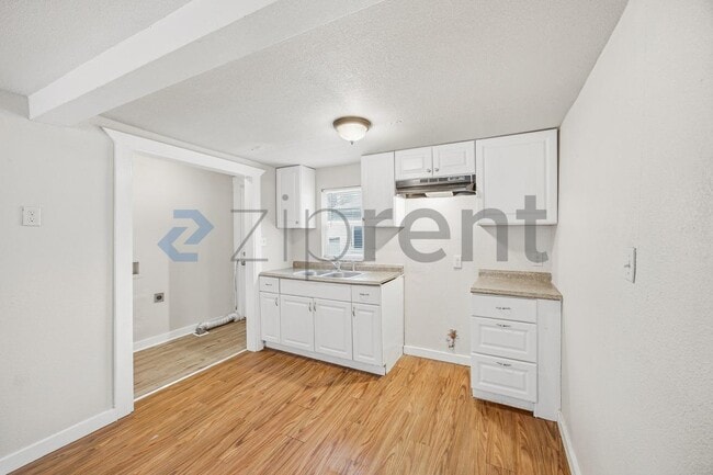 Building Photo - 521 S Polaris