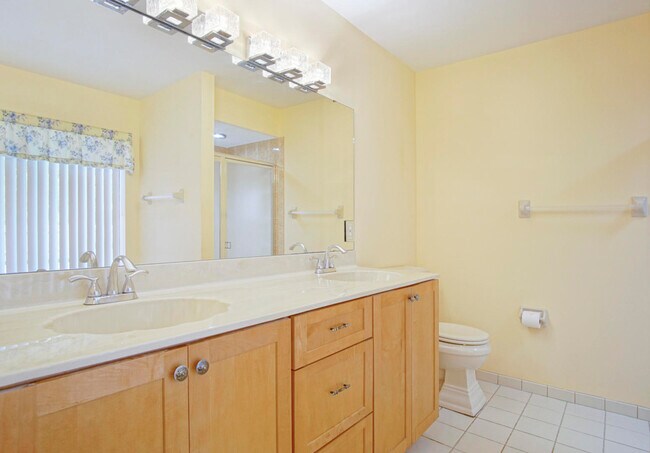 Building Photo - 1273 SW Albenga Ave