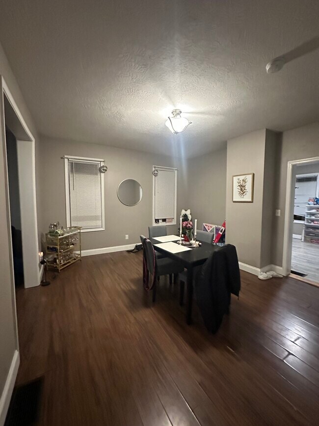 Building Photo - 314 Pleasant St