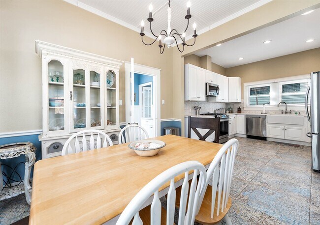 Building Photo - 3811 Avenue O