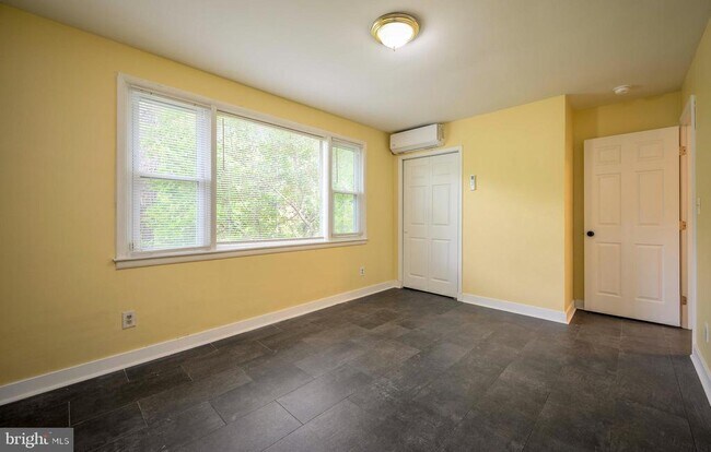 Building Photo - 6007 Bradley Ln