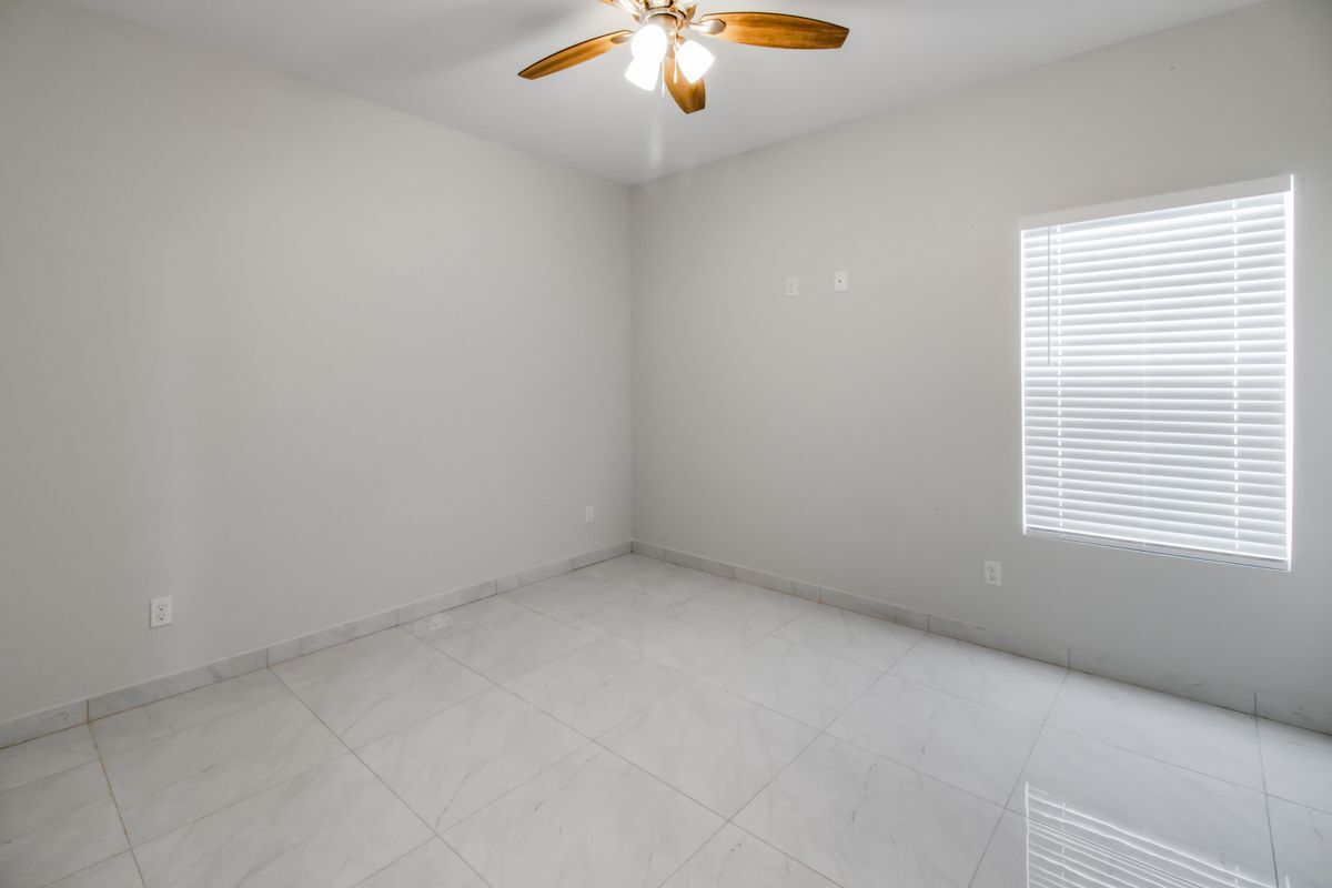 Building Photo - 1413 N Inspiration Blvd