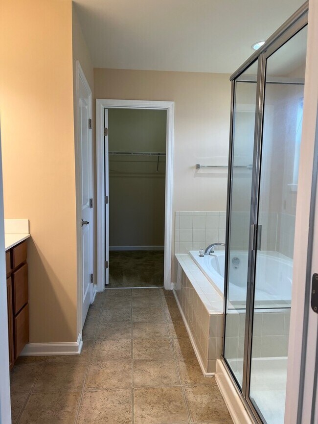 Building Photo - Coming Soon – Available November 1st! Spacious 4-Bedroom Home