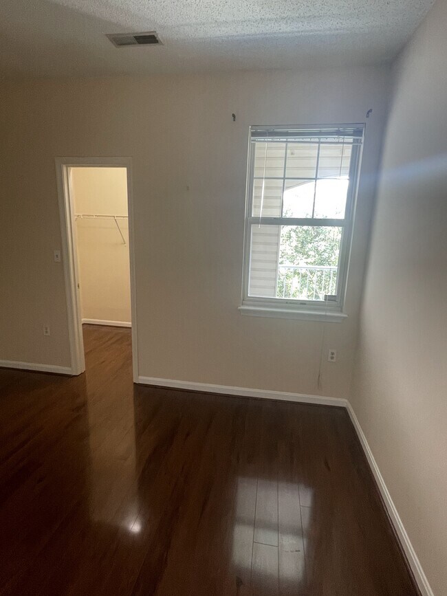 Building Photo - 7210 Bogley Rd