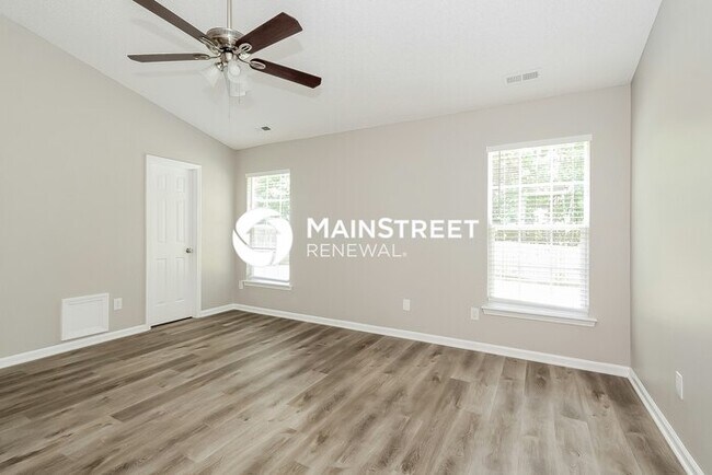 Building Photo - 4 Bedroom Pet-Friendly Home in CHARLOTTE, NC with Main Street Renewal