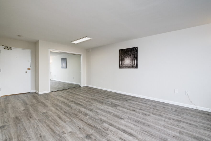 Living space - 4401 Lee Hwy