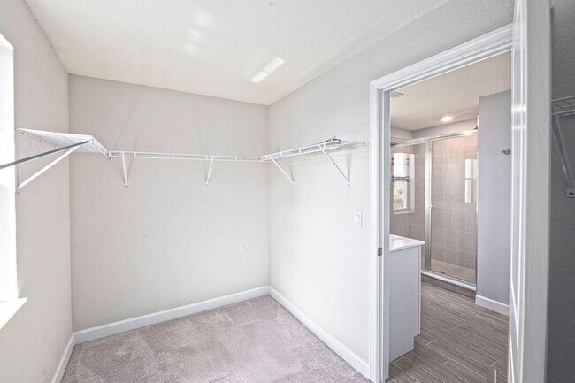 Building Photo - 12523 NW Copper Creek Dr