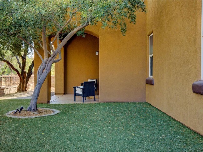 Building Photo - 10570 E Eleanor Maldonado Pl
