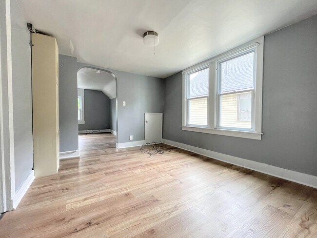 Building Photo - 46 Hawley St
