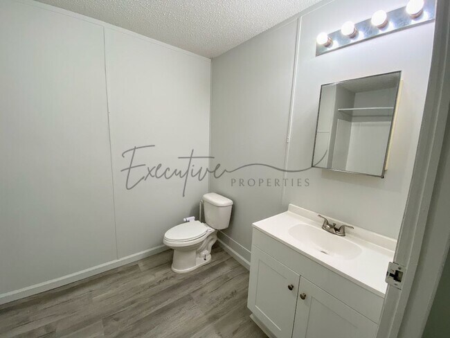 Building Photo - Affordable 3-Bedroom Mobile Home in Sulphu...