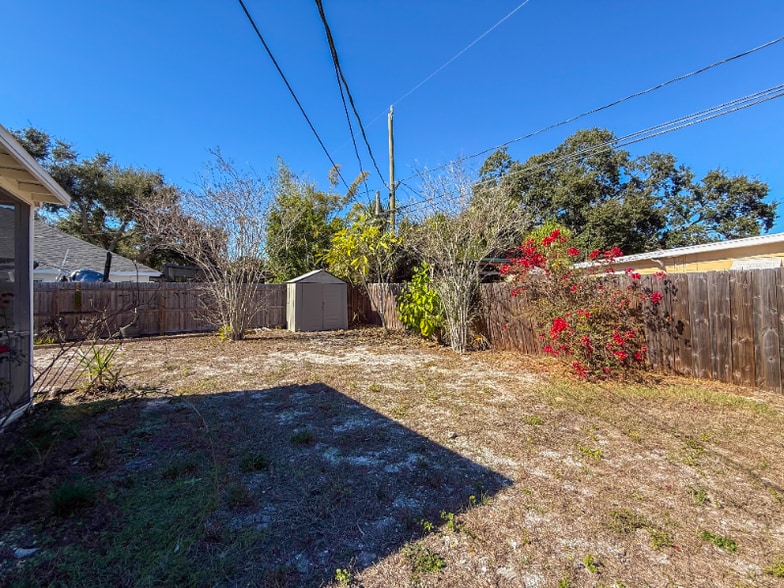 Building Photo - 7335 10th Ave N