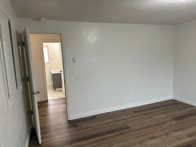 Building Photo - Updated 2 bedroom, 1 bath with garage!