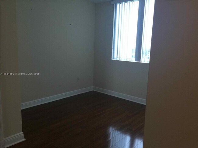 Building Photo - 2641 N Flamingo Rd