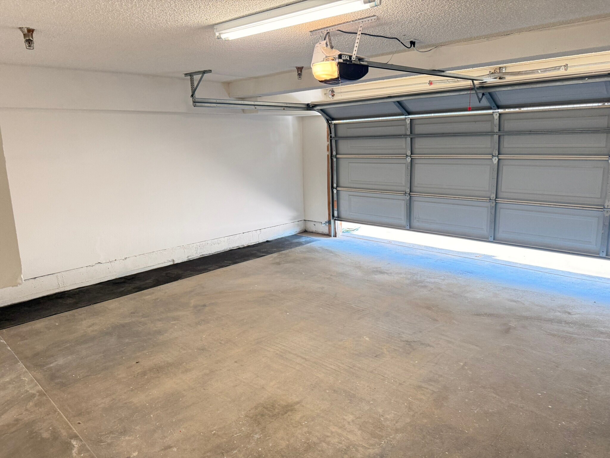 Building Photo - 816 N Garfield Ave