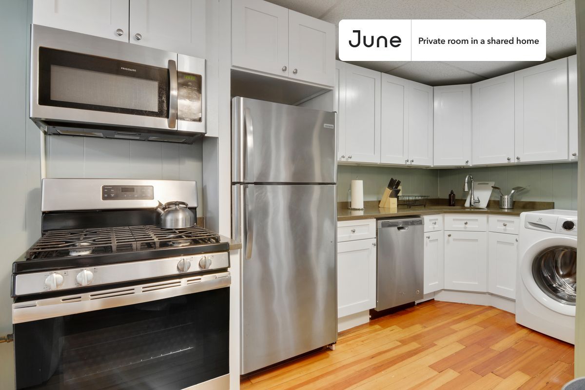 Building Photo - Room in Shared 4 bed/1 bath home in Polish Triangle