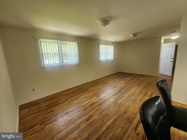 Building Photo - 13416 Tamarack Rd