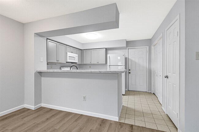 Building Photo - 16800 Sugar Pine Dr
