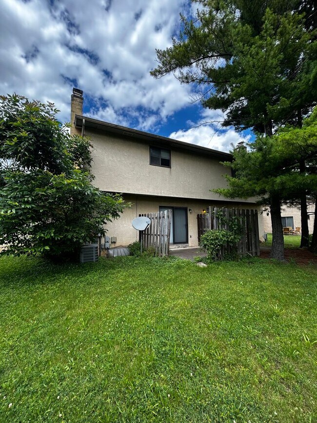 Building Photo - 5953 Rock Glen Ct
