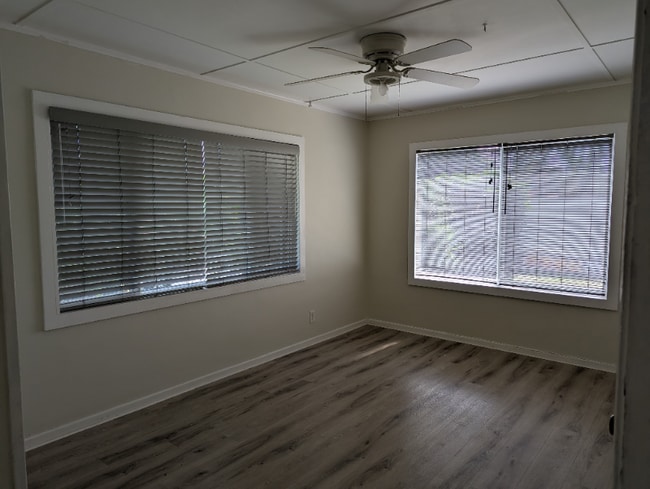 Building Photo - 305 3rd St