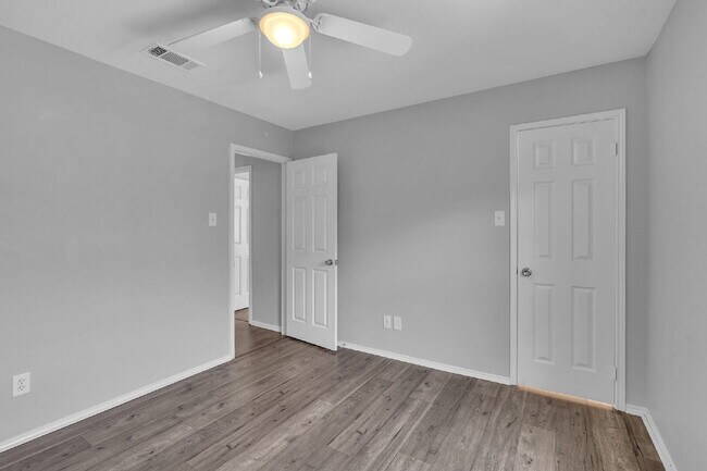 Building Photo - 691 Montana Ct N