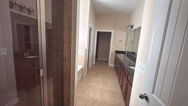 Building Photo - 4430 Sanderling St