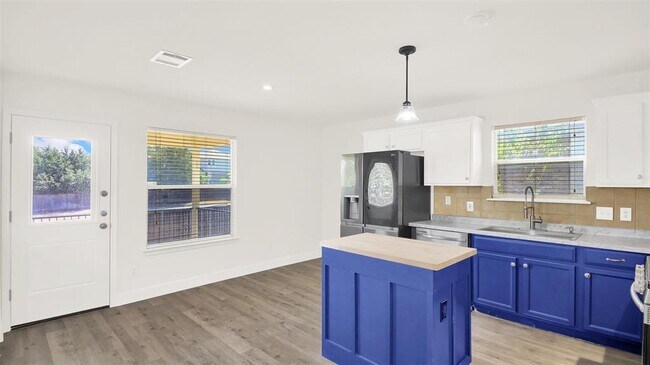 Building Photo - 641 Fort Thomas Pl