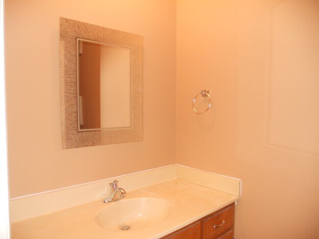 Building Photo - 118 Golf Club Ln
