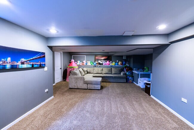 Building Photo - 25037 Brett St