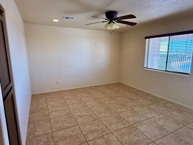 Building Photo - 4 bedroom view home in San Luis, AZ