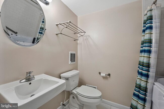 Building Photo - 1016 Trinity Gate St