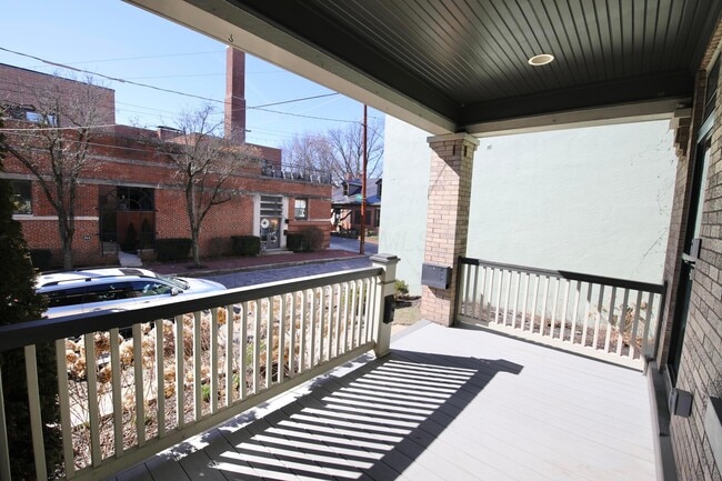 Building Photo - 310 E Beck St