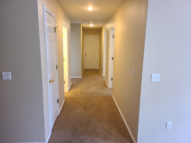 Building Photo - 1554 Willowbrook Dr