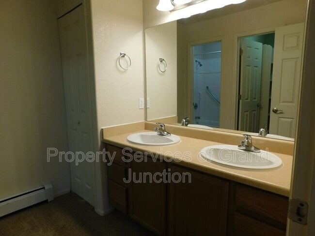 Building Photo - 434 1/2 Jornada Street