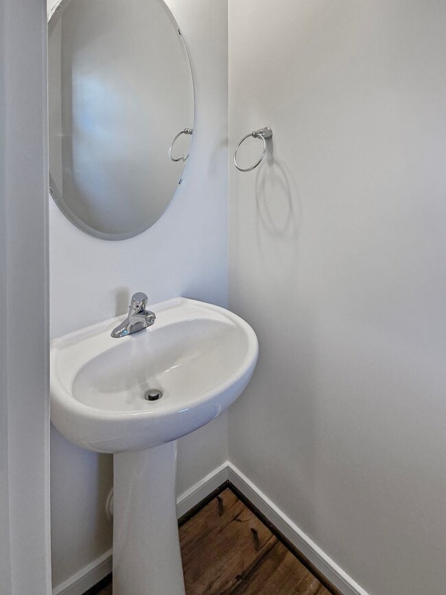 Building Photo - 4 Bedroom, 3.5 Bathroom in Magnolia Green